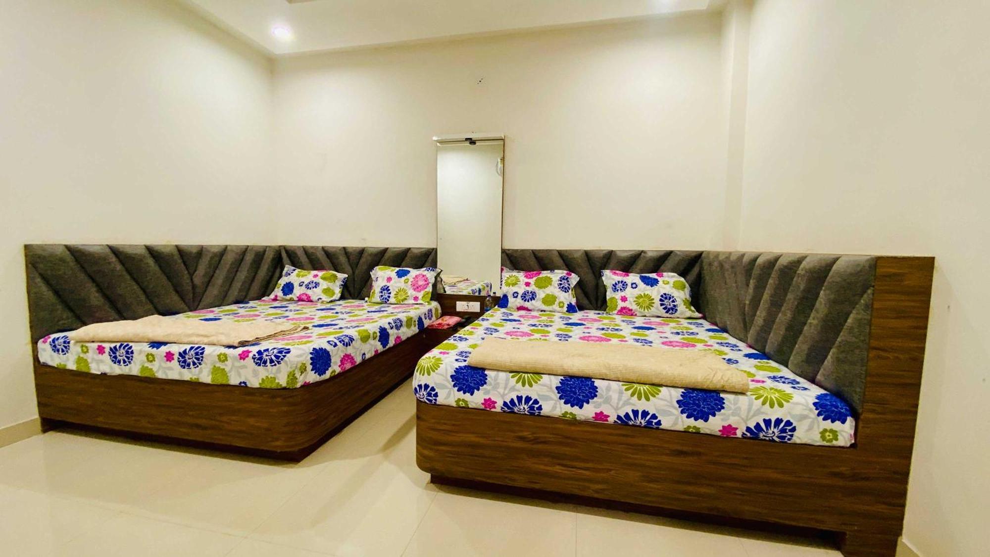 Hotel Gayatri Palace Godarpura Ngoại thất bức ảnh