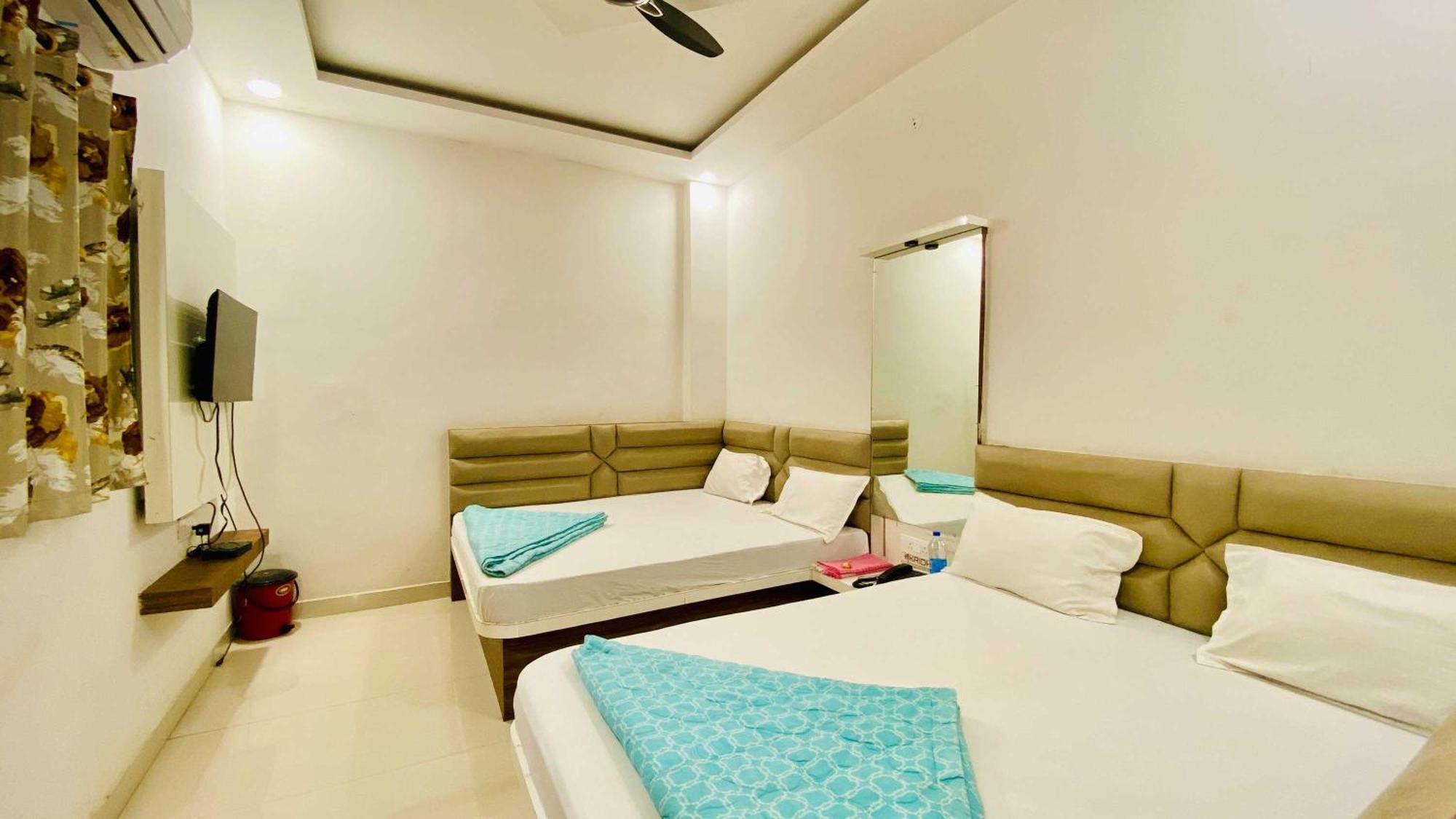 Hotel Gayatri Palace Godarpura Ngoại thất bức ảnh
