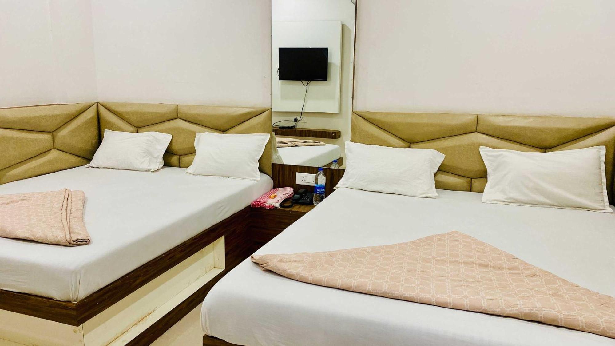 Hotel Gayatri Palace Godarpura Ngoại thất bức ảnh