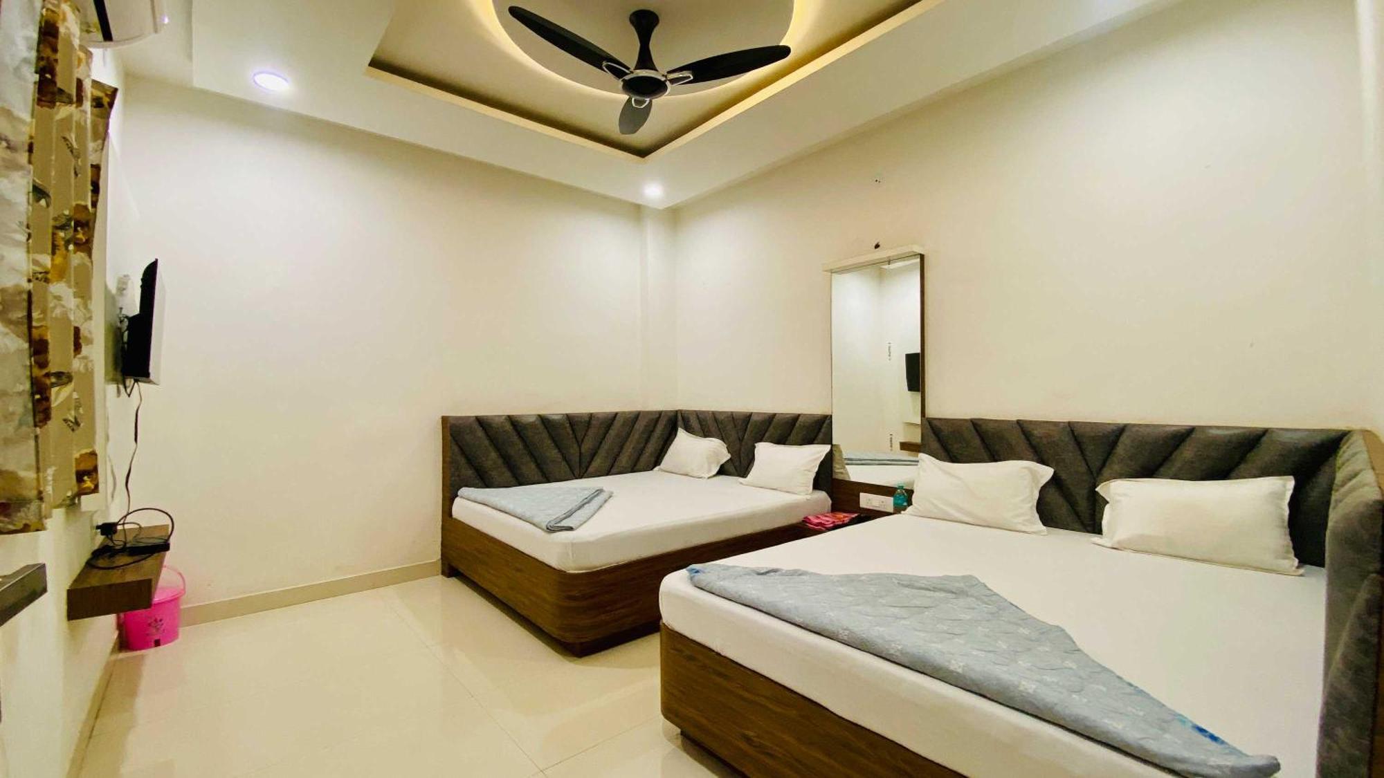 Hotel Gayatri Palace Godarpura Ngoại thất bức ảnh