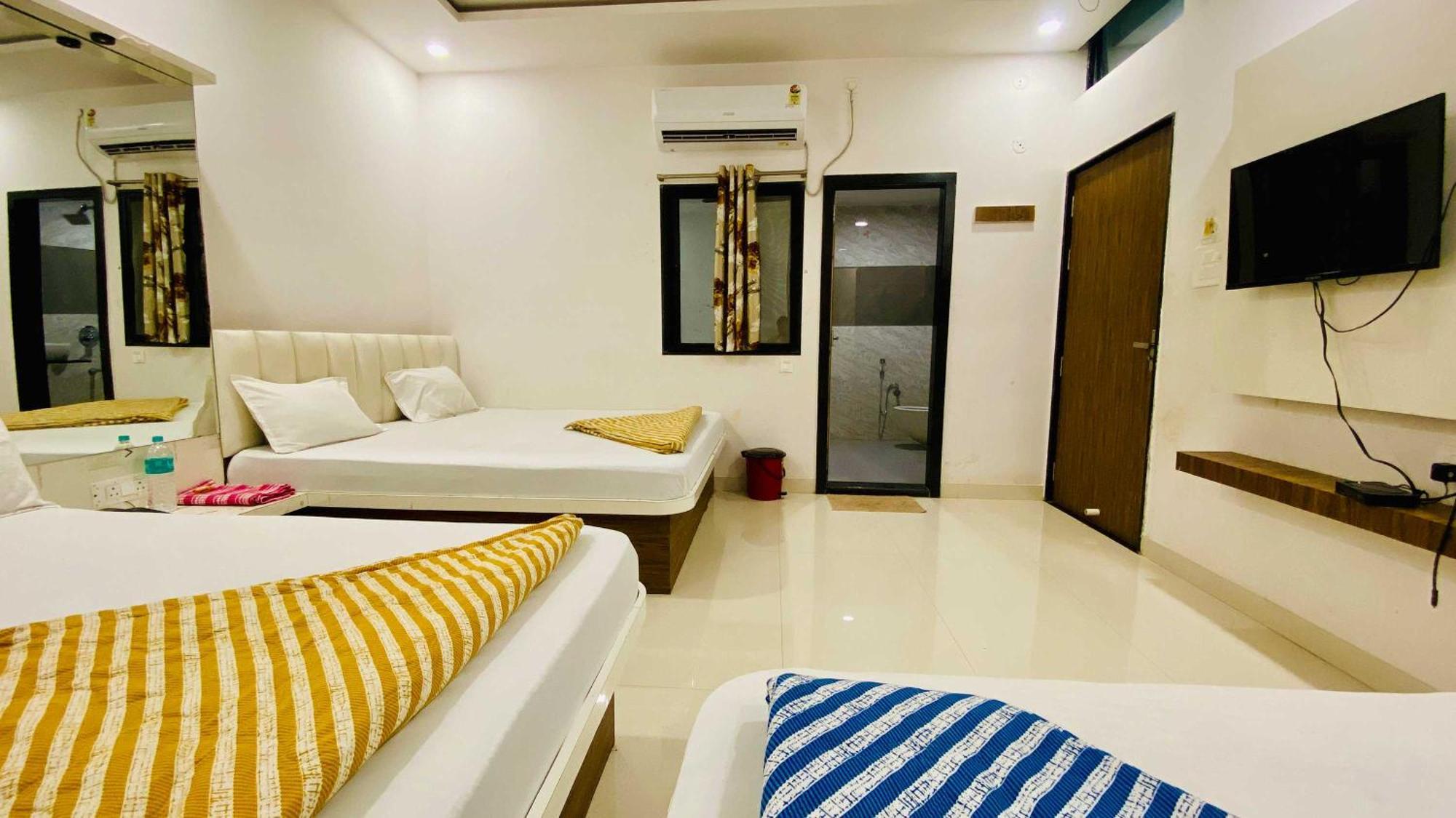 Hotel Gayatri Palace Godarpura Ngoại thất bức ảnh
