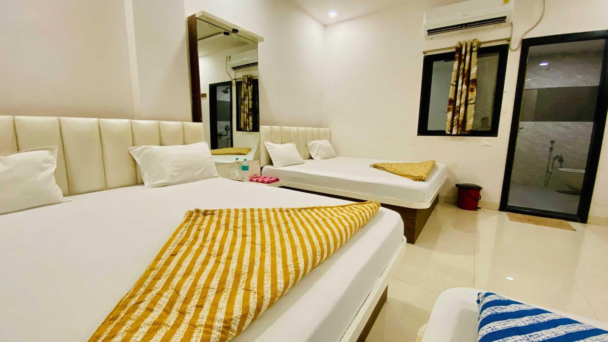 Hotel Gayatri Palace Godarpura Ngoại thất bức ảnh
