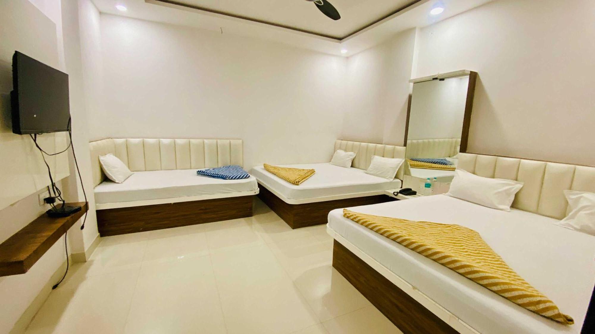 Hotel Gayatri Palace Godarpura Ngoại thất bức ảnh
