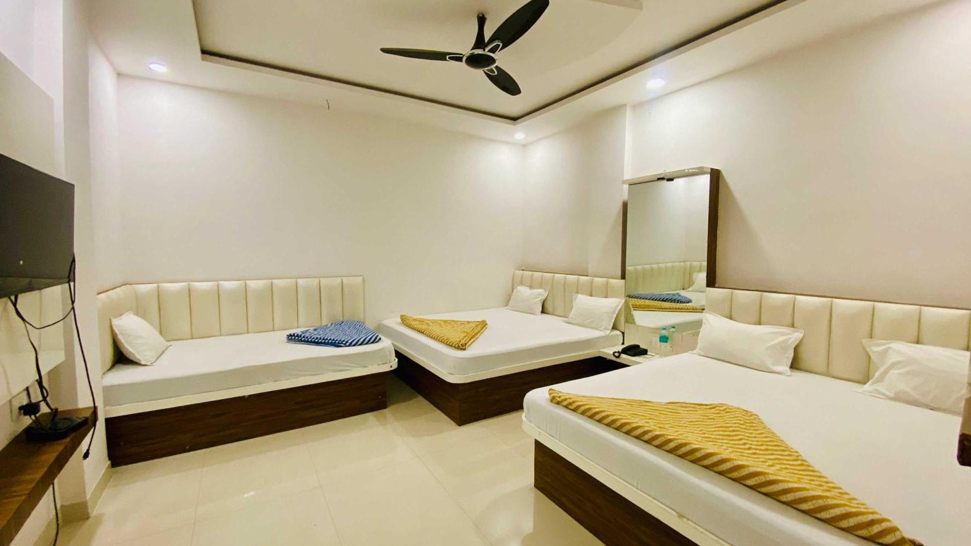 Hotel Gayatri Palace Godarpura Ngoại thất bức ảnh