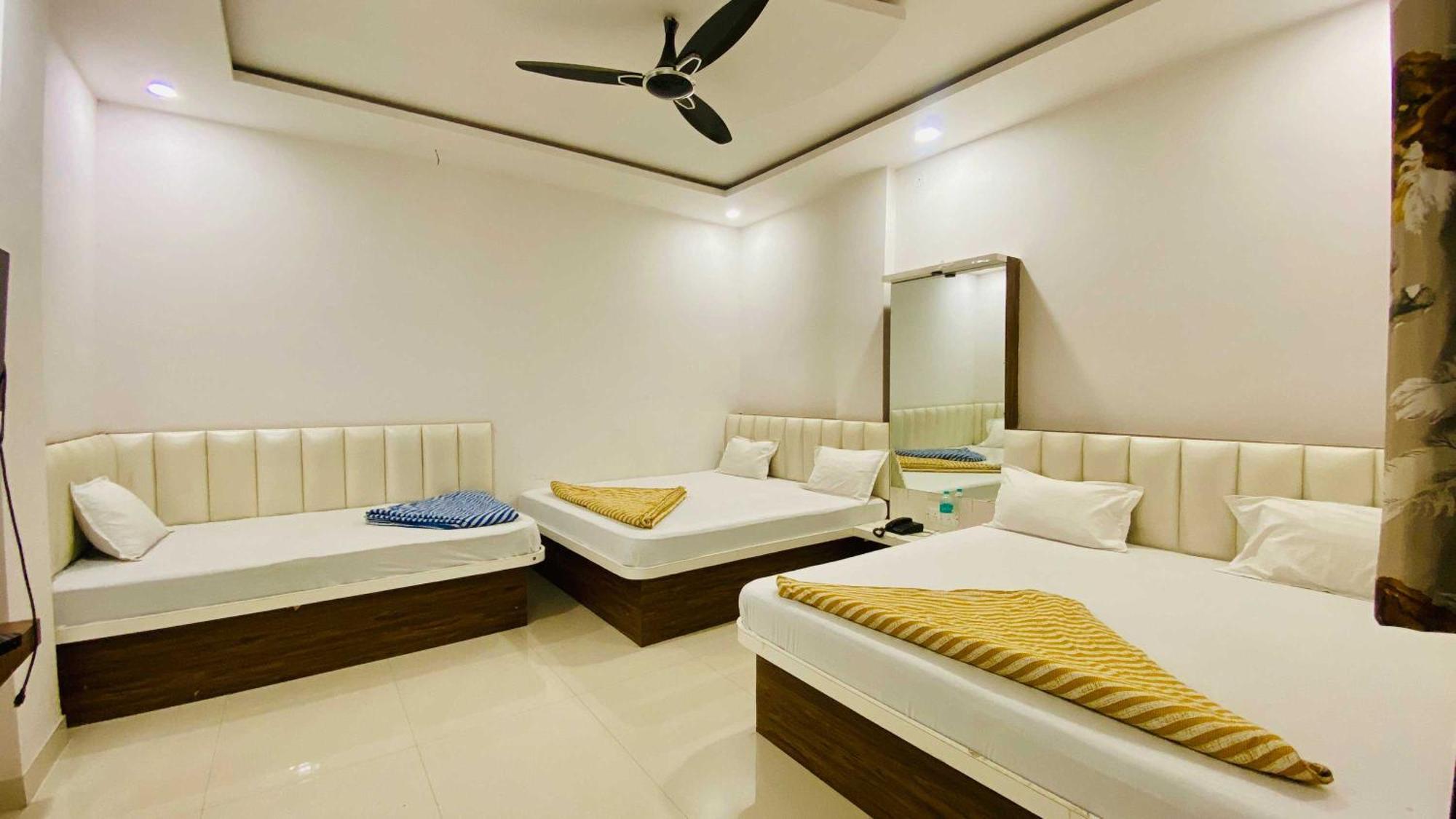 Hotel Gayatri Palace Godarpura Ngoại thất bức ảnh