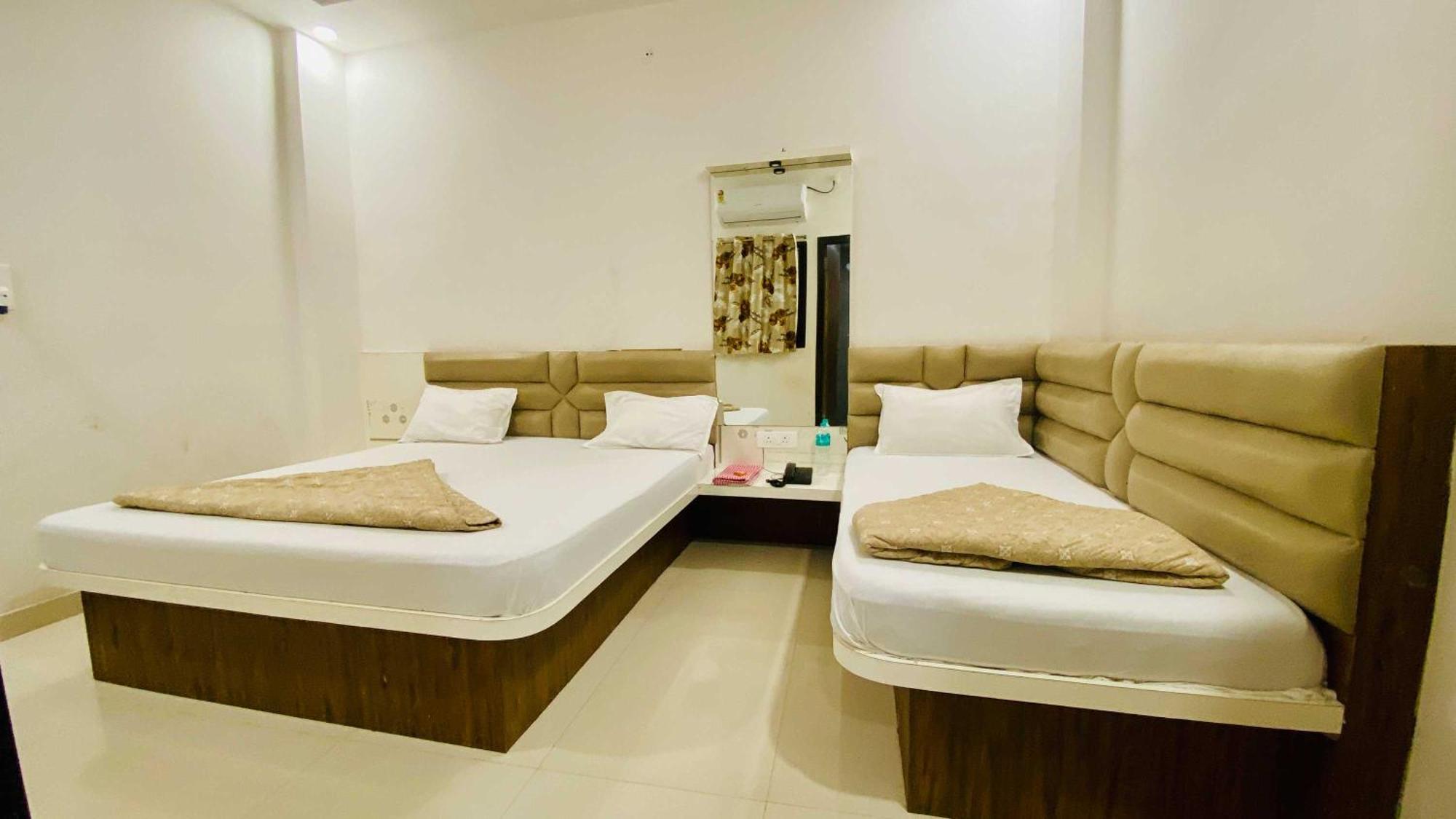 Hotel Gayatri Palace Godarpura Ngoại thất bức ảnh