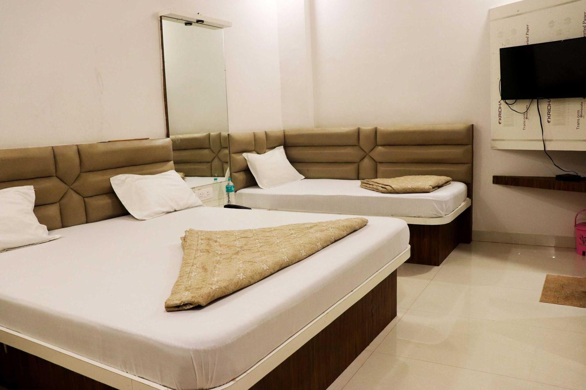 Hotel Gayatri Palace Godarpura Ngoại thất bức ảnh