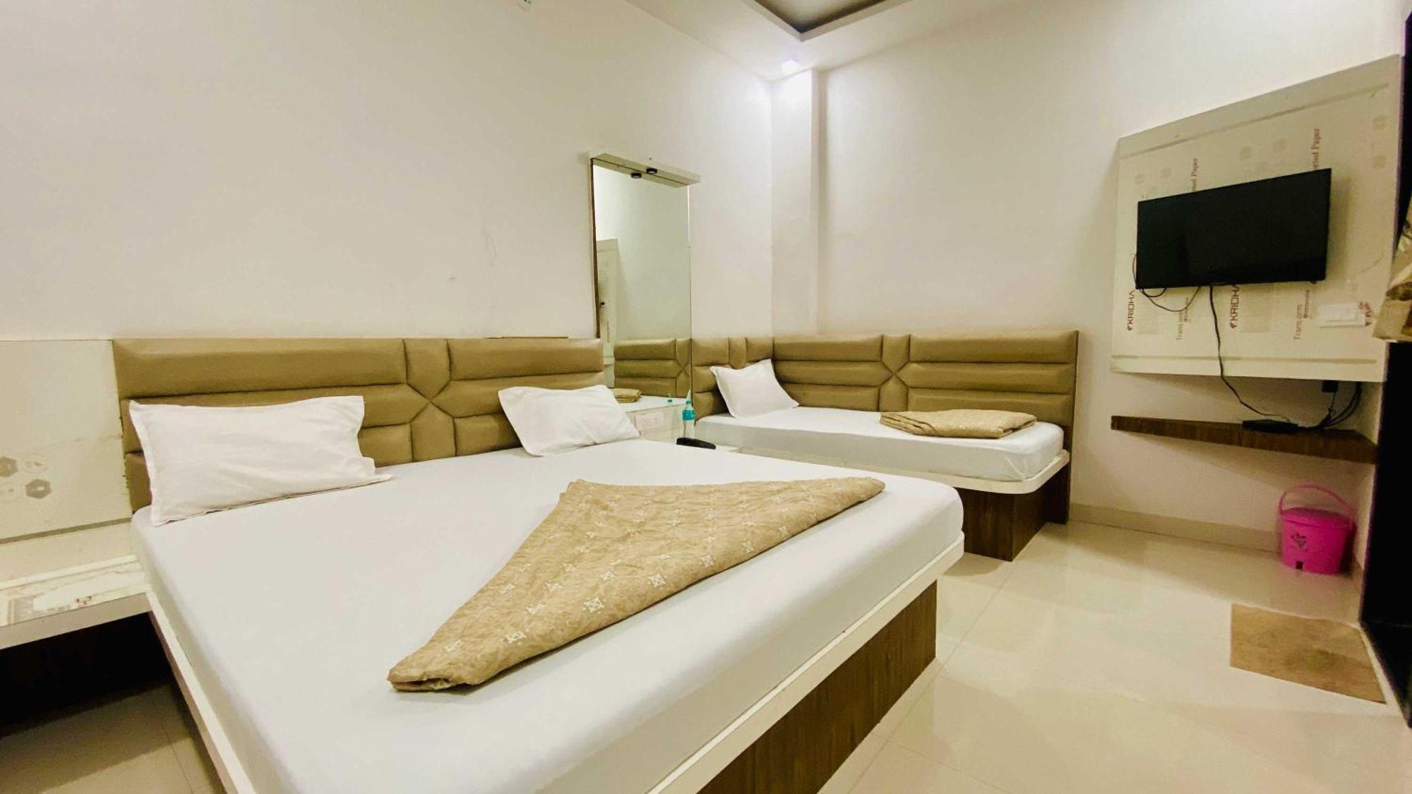 Hotel Gayatri Palace Godarpura Ngoại thất bức ảnh