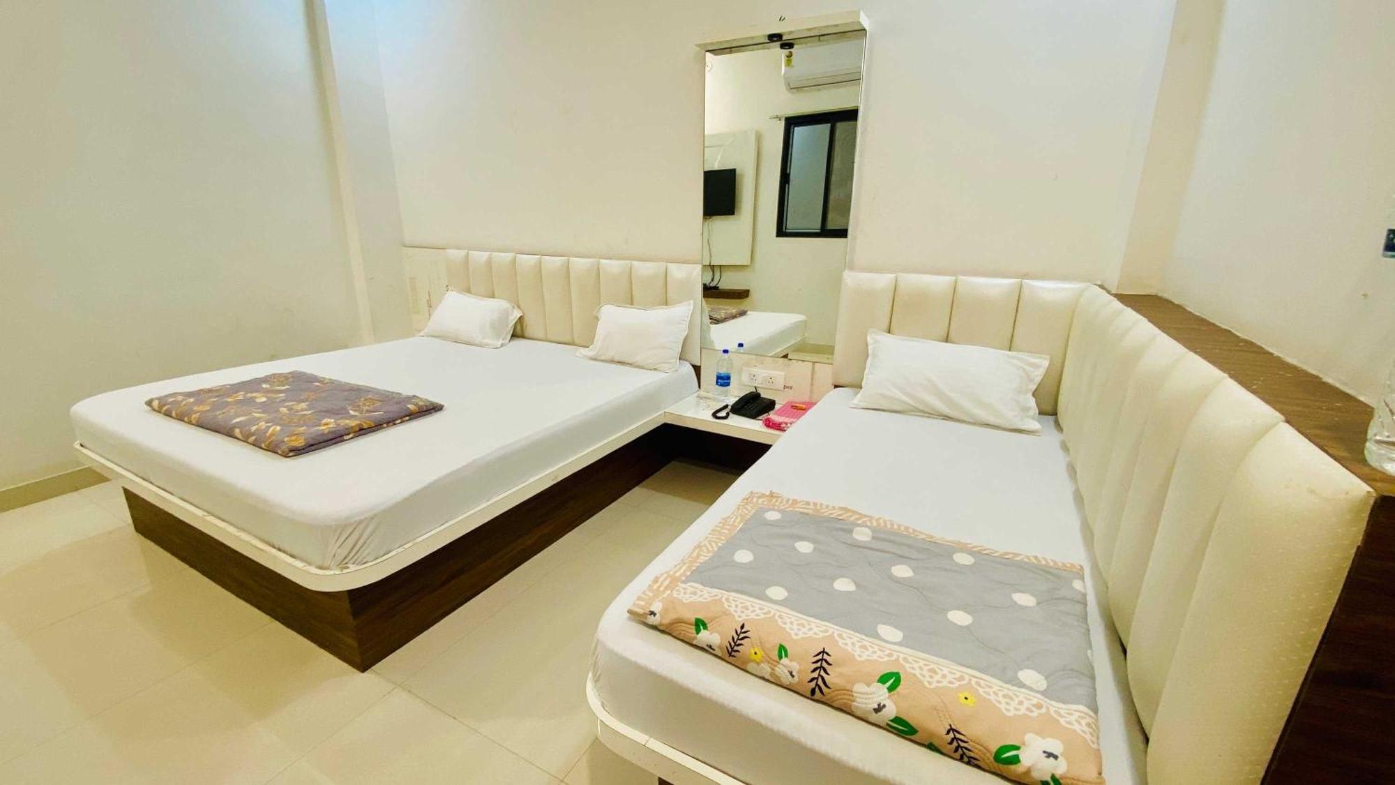 Hotel Gayatri Palace Godarpura Ngoại thất bức ảnh