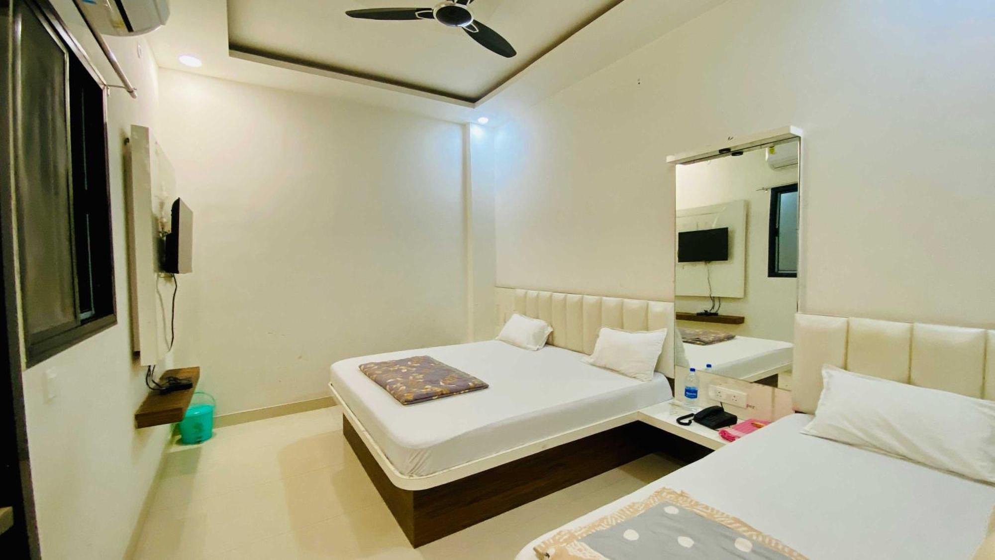 Hotel Gayatri Palace Godarpura Ngoại thất bức ảnh